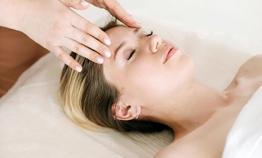 Image 3: Pause précieuse à Bordeaux : massage au choix, soin visage en option