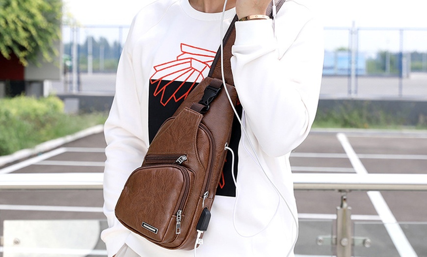 Image 2: 1 of 2 crossbody borsttas