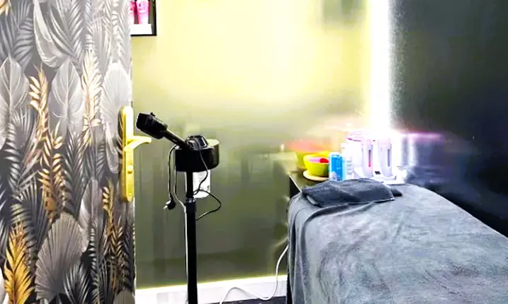 Pose de semi-permanent mains et/ou pieds avec JS Coiffure - Paris 10