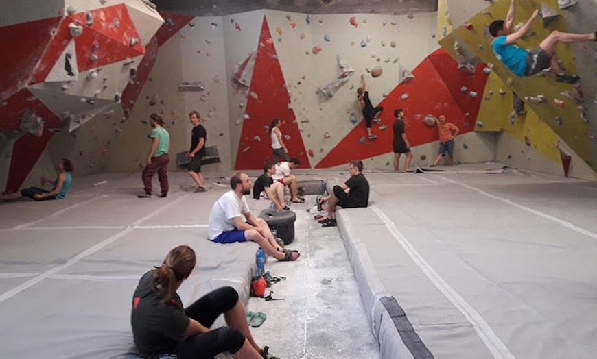 Image 7: Bouldering: całodzienne bilety, zajęcia z instruktorem lub karnety