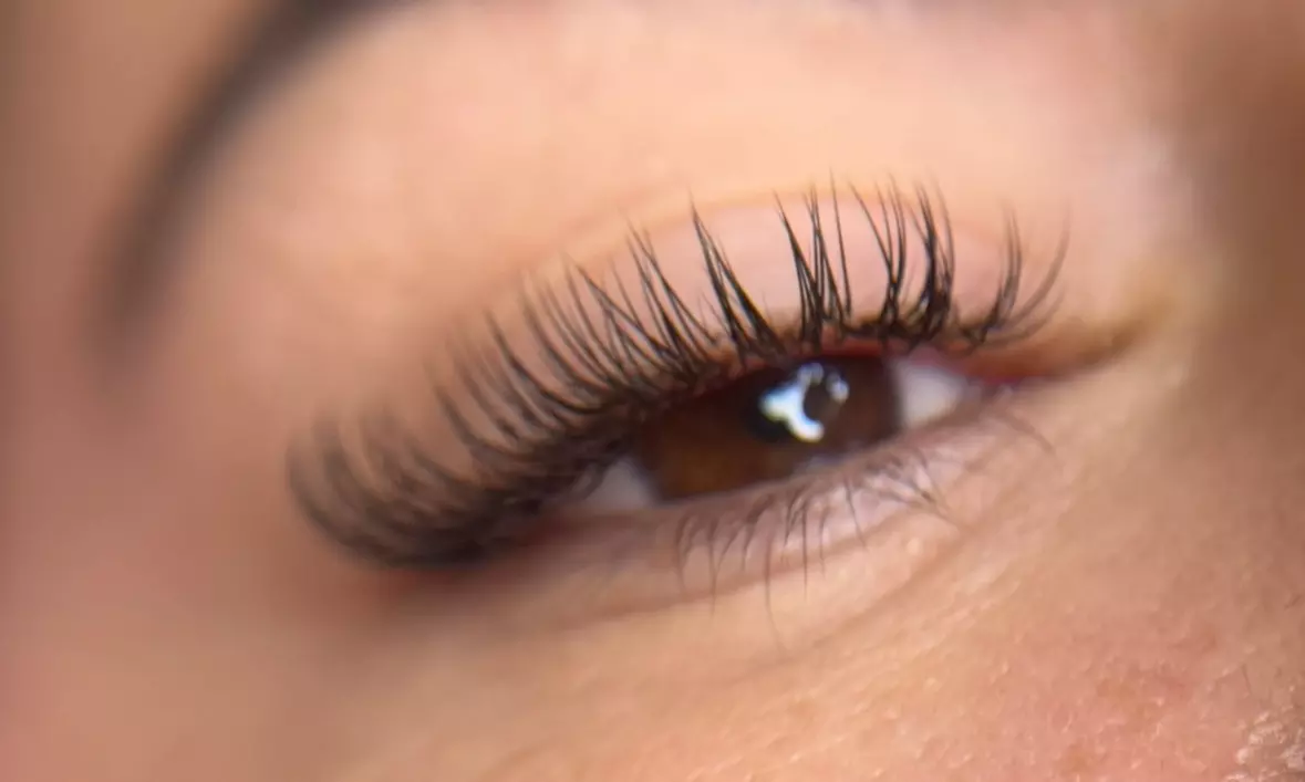 Realza tu mirada: lifting, tinte o extensiones de pestañas a elegir