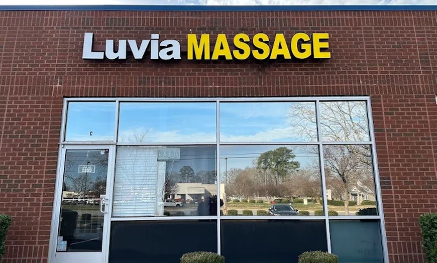 Image 2: Massages for 1 or 2 with Hot Towels, Organic Massage Oil and Lemon Tea