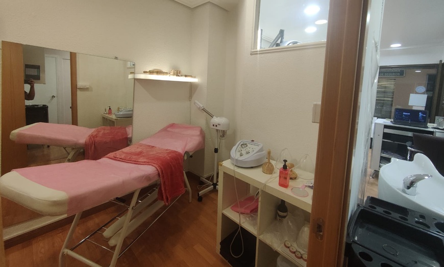 Image 2: 3 o 6 sesiones de cavitación, radiofrecuencia y masaje drenante