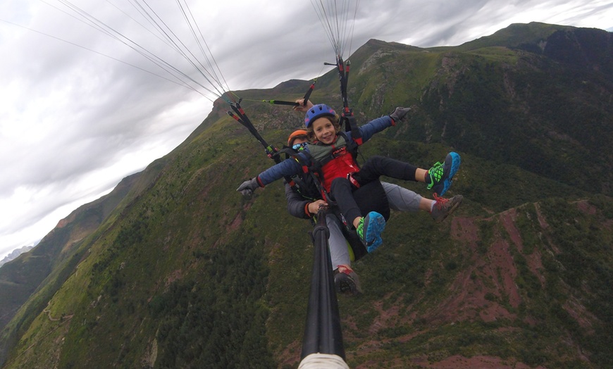 Image 6: Vuelo en parapente desde el despegue oficial más alto de España 