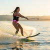 Image 1: Clase de wakeboard o esquí acuático para 1, 2, 4 o 6 personas