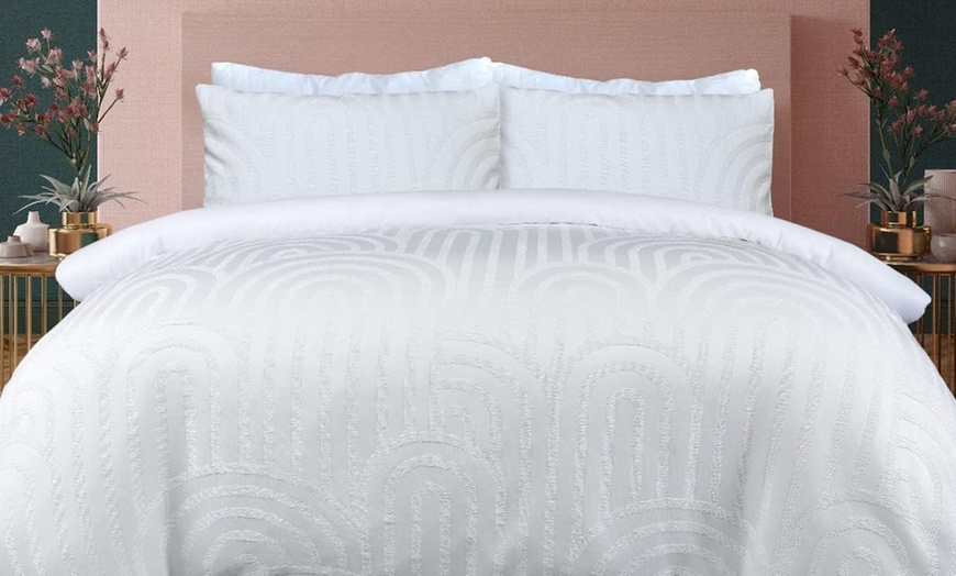 Image 1: U Shape Geometric Tufted Duvet Cover Set