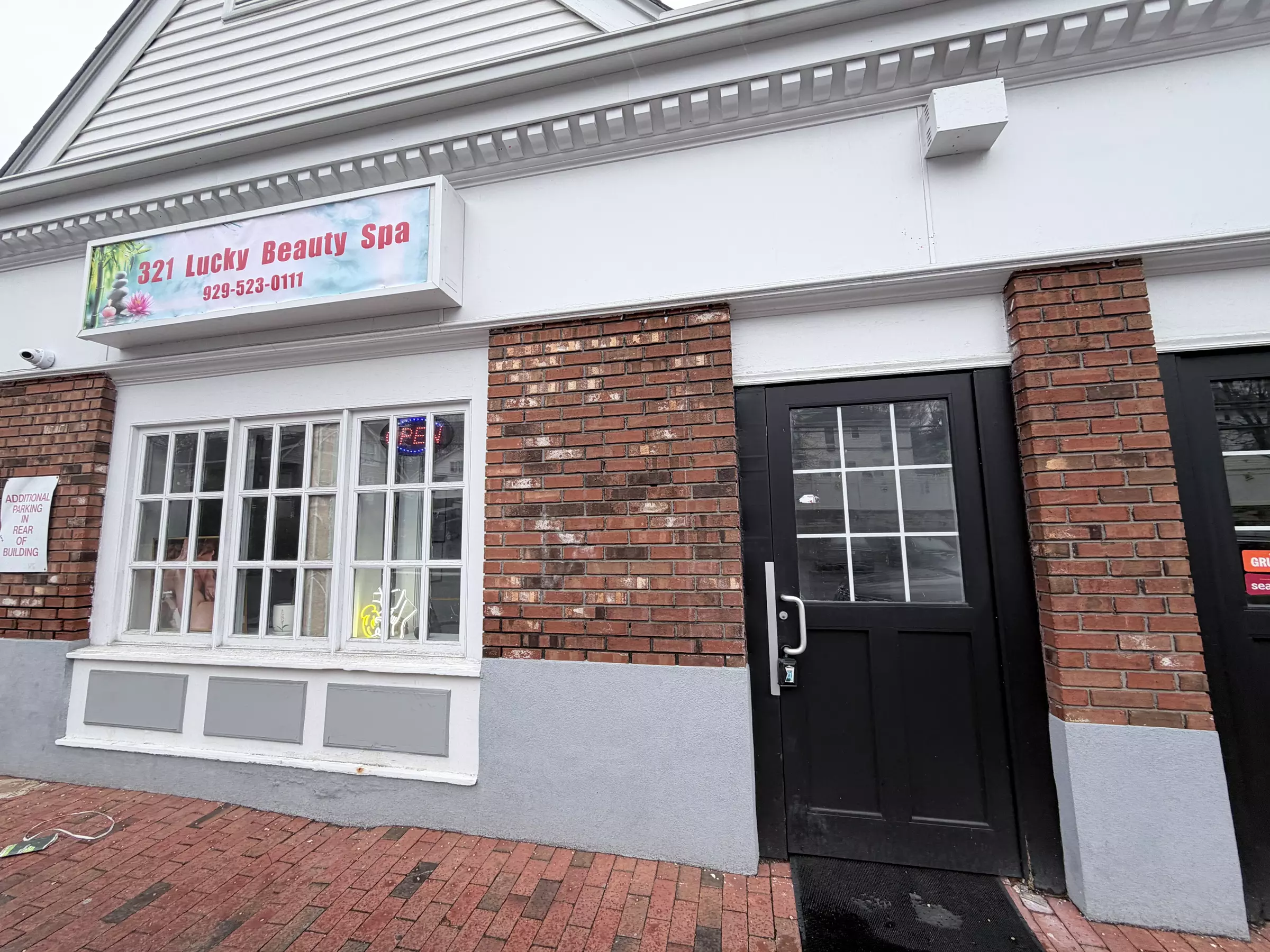 45 or 60 Min Express Body Work Massage & Hot Stones w/ Aromatherapy