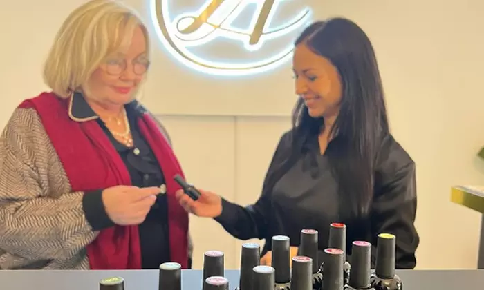 Russische Maniküre optional mit Maske und Massage für 1 Person