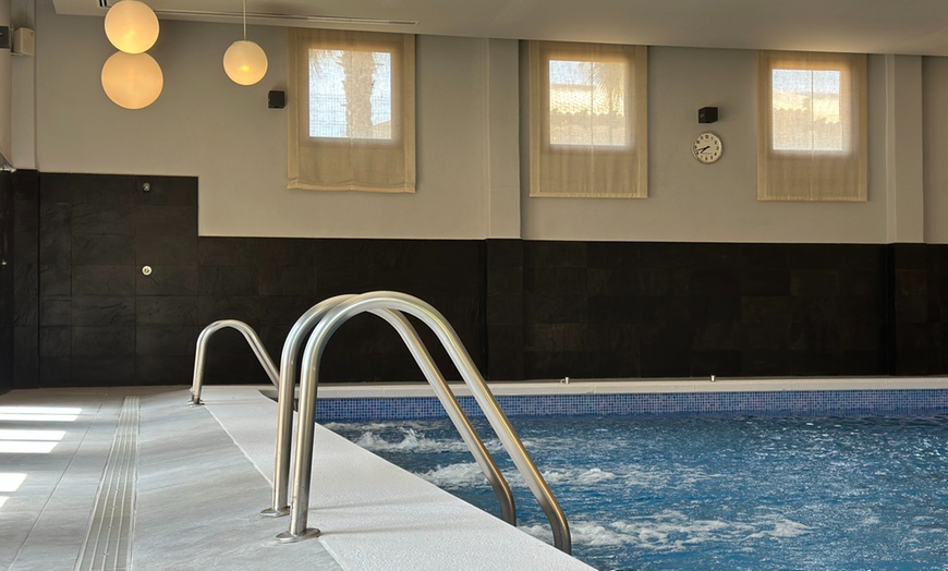 Image 9: Peeling facial con sauna, aguas termales y tratamientos faciales 