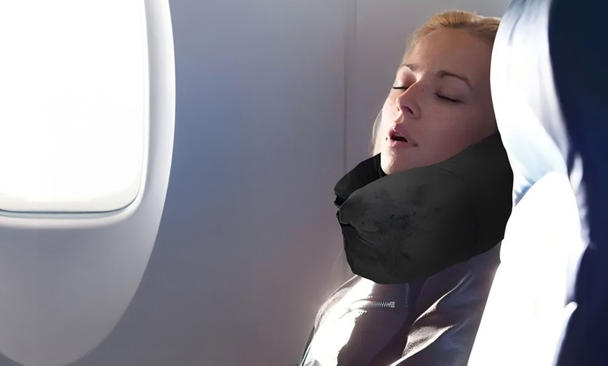 Image 2: Cuscino da viaggio a forma di U