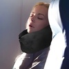 Image 2: Cuscino da viaggio a forma di U