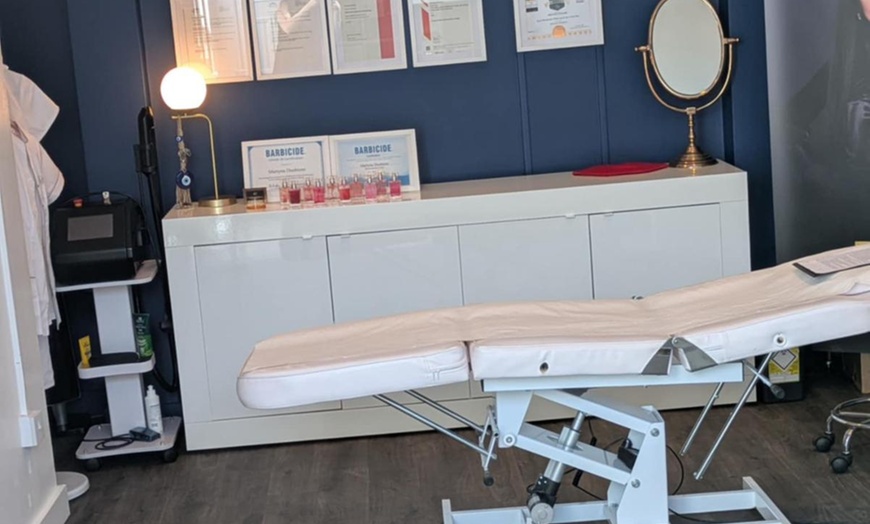 Image 3: Non-Surgical Facelift at Cosmetologist Ernesta