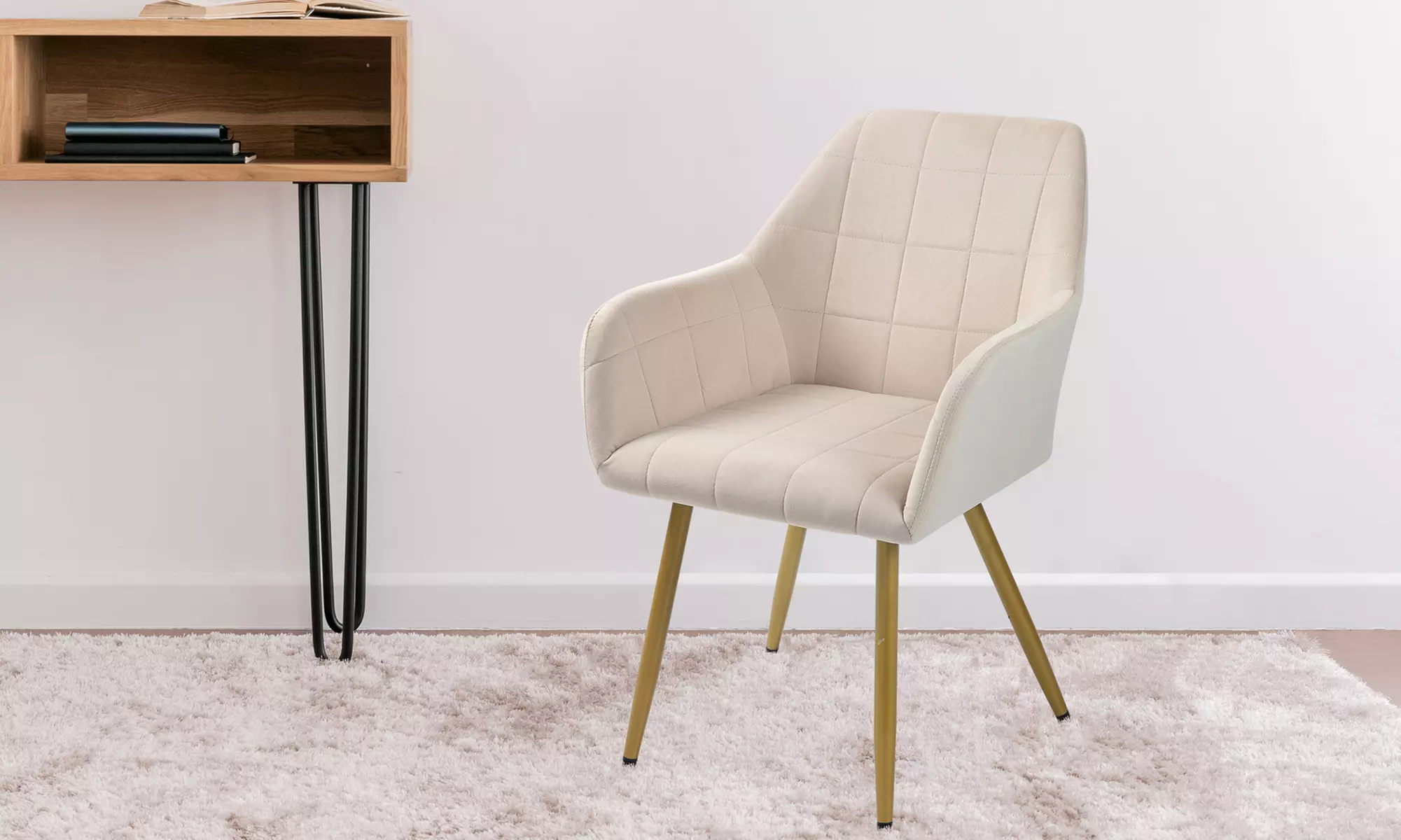 Poltroncina Odette in velluto con braccioli