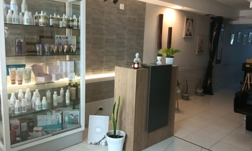 Image 4: Masaje relajante con opción a reflexología podal o masaje craneofacial