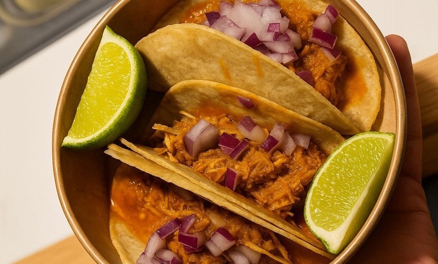 Image 17: Menú mexicano take away para 2 o 4 con tacos, chilaquiles y postres