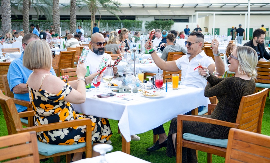 Image 3: Enjoy 4* Christmas Eve Dinner or Day Brunch Buffet with Beverages