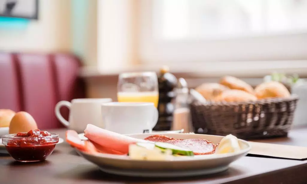 Rügen / Binz: Junior-Suite zur Meerseite inkl. Frühstück oder HP