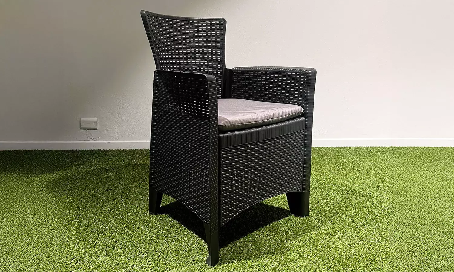 Set tavolo e 2 poltrone con cuscini - Image 4