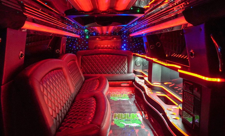 Image 6: Enjoy a 1, or 2 Hour Luxury Limo Ride with Chauffeur in Dubai!