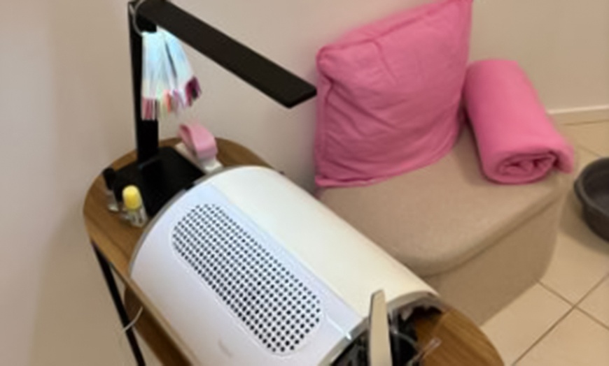 Image 4: Klassische Mani- und / oder Pediküre mit Shellac in Wunschfarbe