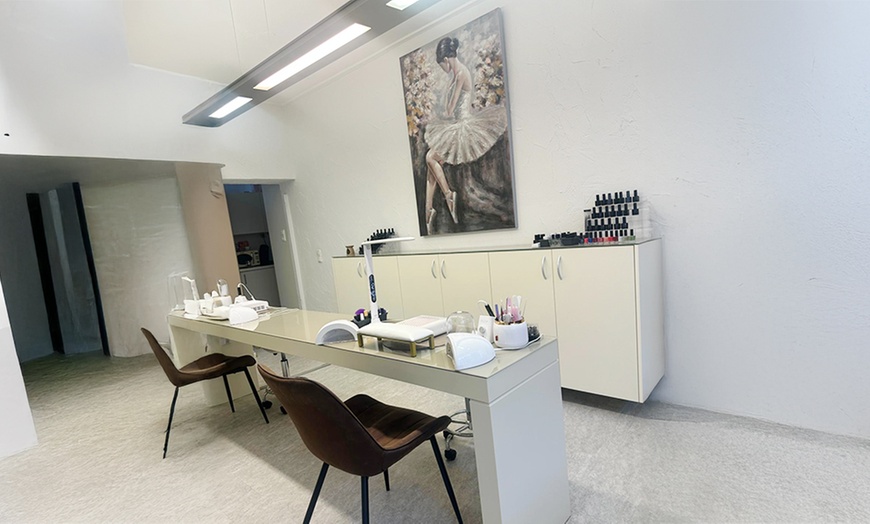 Image 4: 40-80 Min. Mani- und / oder Pediküre inkl. Schellack für 1 Person