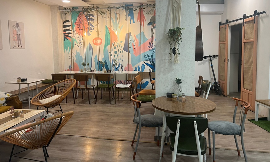 Image 10: Menú de brunch para 2 o 4 con bebidas, yogur, croissant, tostada y más