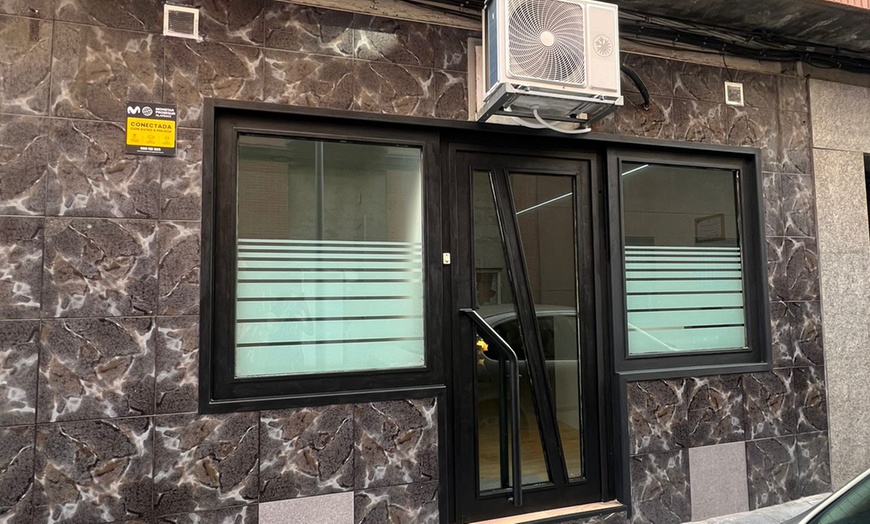 Image 3: Masaje a elegir de 45 minutos con opción a reflexología y craneofacial