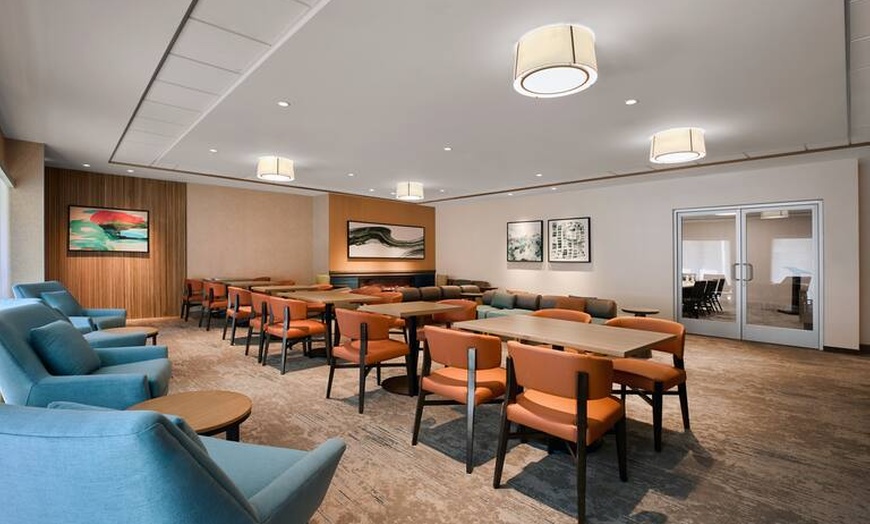 Image 25: Comfortable Budget Hotel Near LAX With Parking Included