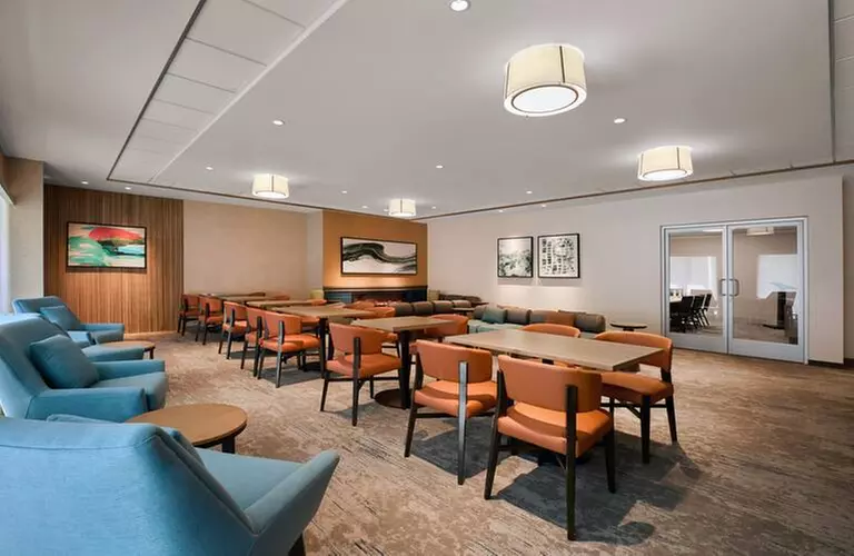 Comfortable Budget Hotel Near LAX With Parking Included