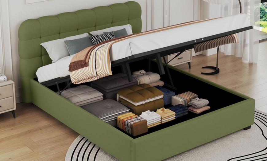 Image 14: Lit coffre "Juneau" en velours, design nuage, de la marque Kocoon