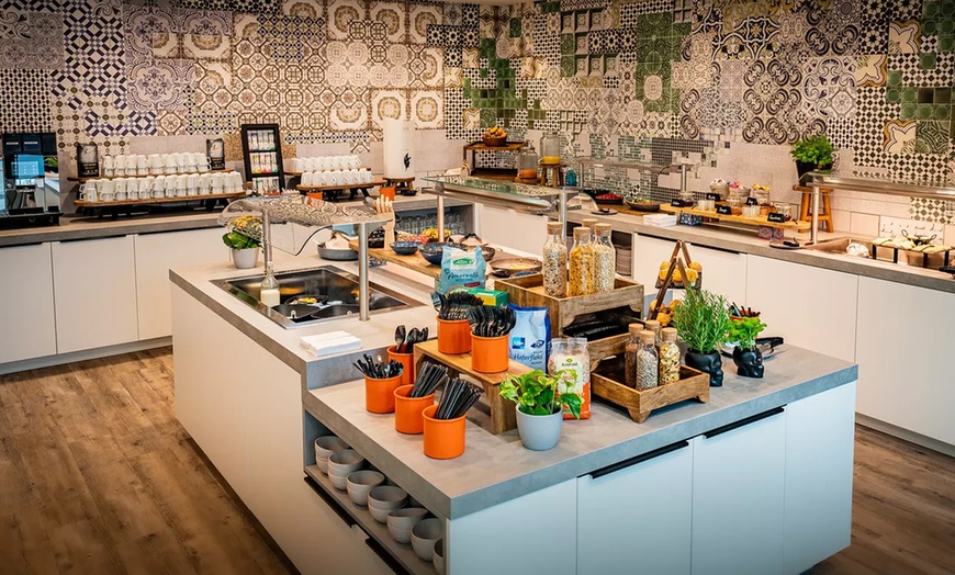 Image 2: Frühstücksbuffet inkl. 1 Glas Sekt für 2 oder 4 Personen