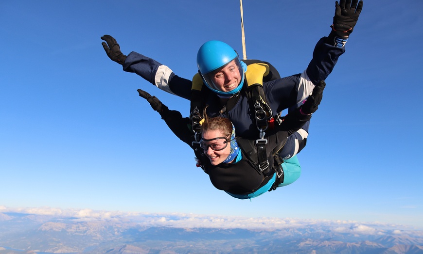 Image 5: Saut en parachute en tandem à 4000 m avec Alpes Aviation Parachutisme