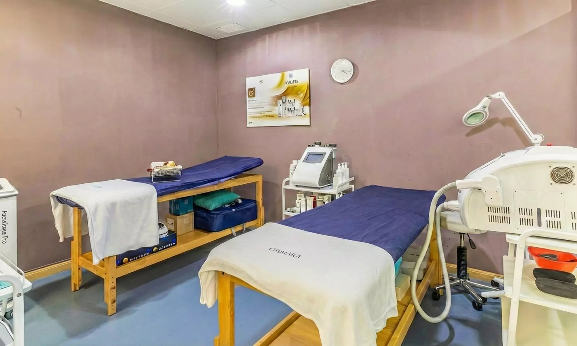 Limpieza facial con microdermoabrasión y/o tratamiento Hollywood Peel