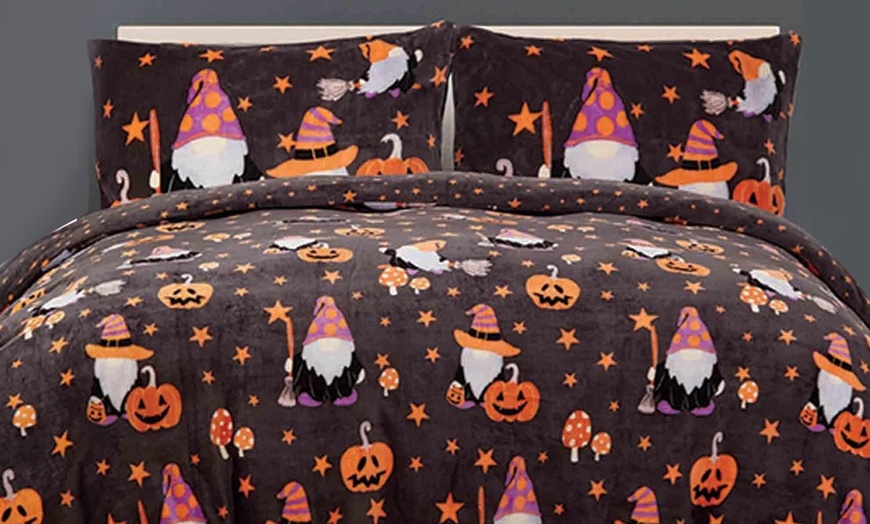 Image 2: Halloween Gonk Flannel Reversible Duvet Set