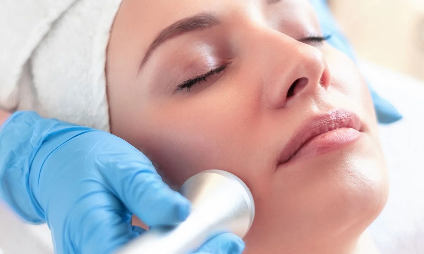 1 oder 2 Luxus-Ultraschall-Gesichtsbehandlungen à 60 Min. für 1 Person