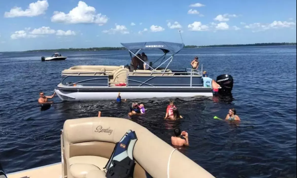 Half or Full Day Pontoon Rental For Up to 8 - Weekdays or Weekends