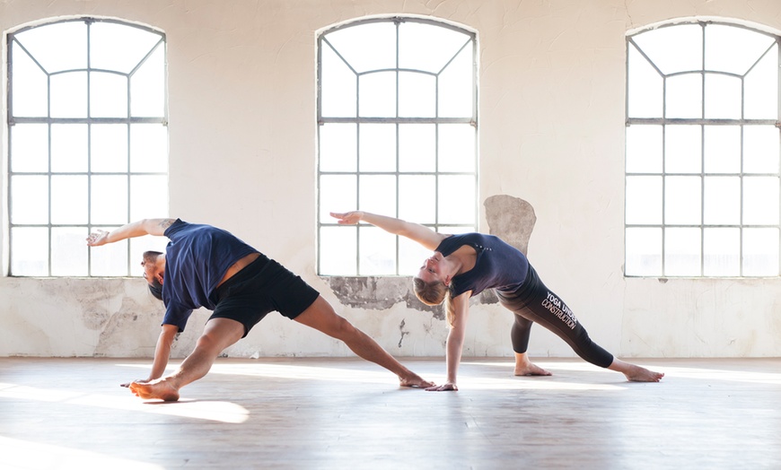 Image 11: Vind je flow: 5 of 10 yoga- of pilateslessen naar keuze in Groningen