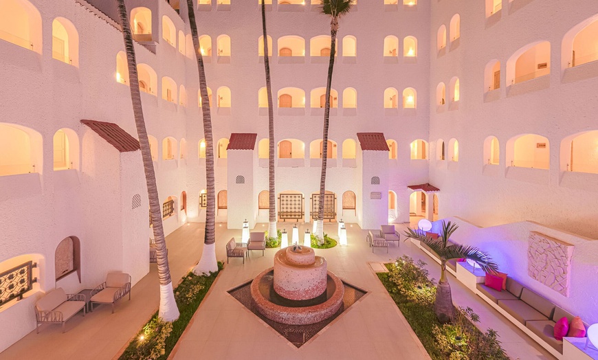 Image 22: 5-Star All-Inclusive Beachfront Stay 