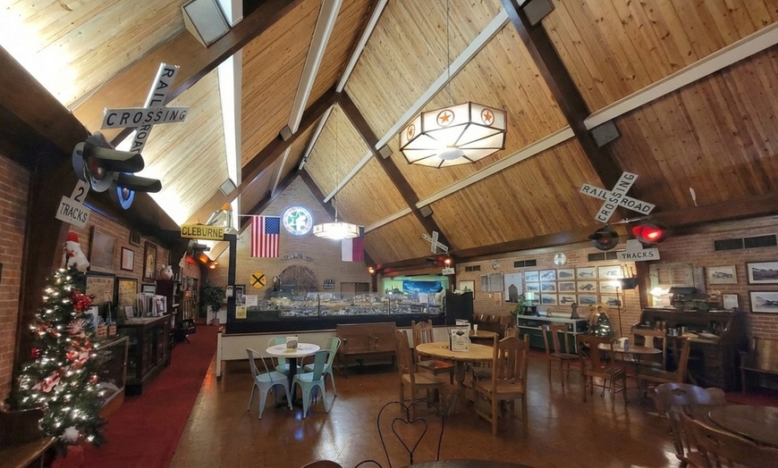 Image 4: Your Choice of 1, 2 or 4 Combos & Ice Creams for 1, 2 or 4 People