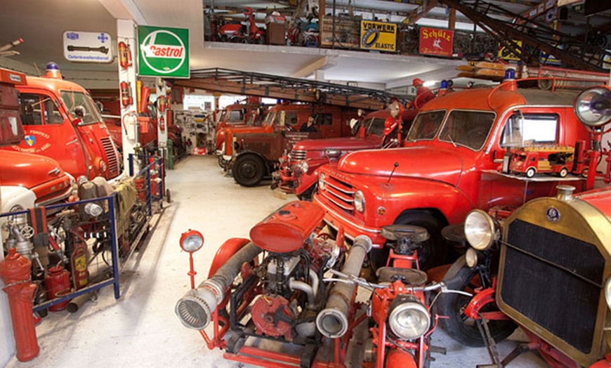 Image 3: Eintritt ins Fahrzeugmuseum für 2 Erwachsene, optional mit 2-4 Kindern