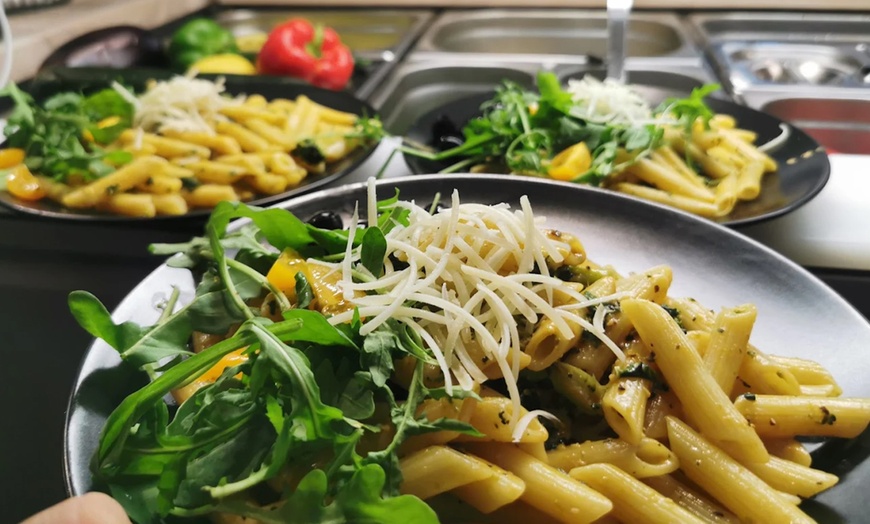 Image 4: Pizza oder Pasta nach Wahl inkl. Salat für 1, 2 oder 4 Personen