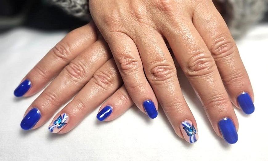 Image 5: Sesión de manicura, pedicura o ambas con esmaltado a elegir para 1