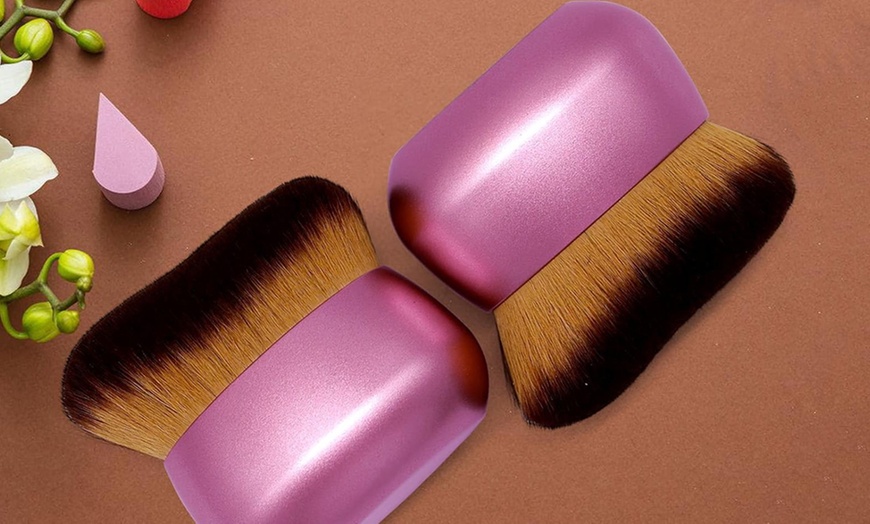 Image 11: Body Makeup Brush