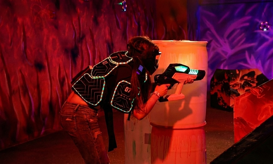 Image 3: Dueling Dragons Nexus Gel Blaster Admission - Valid Only on Weekends