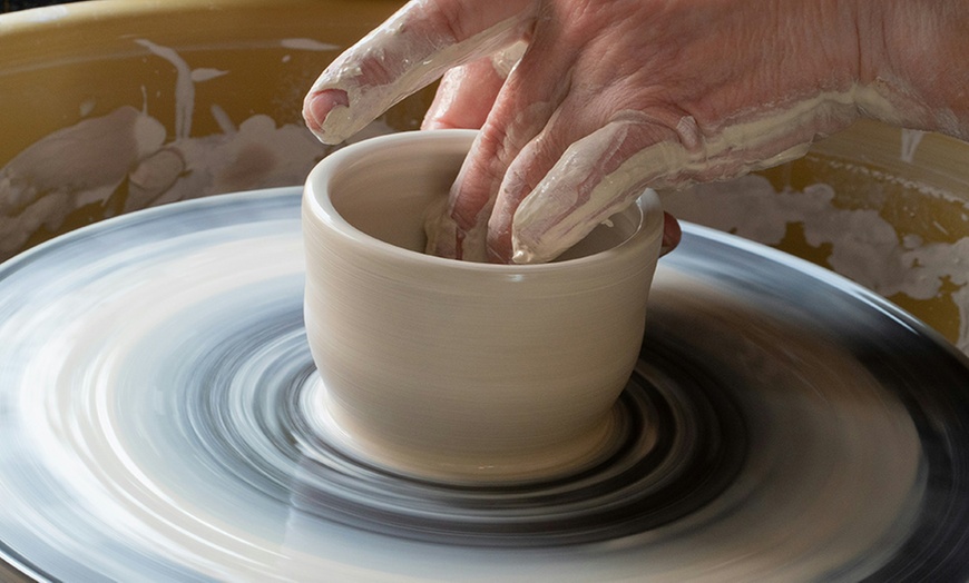 Image 12: Curso intensivo de cerámica con bebida y picoteo, verano e invierno