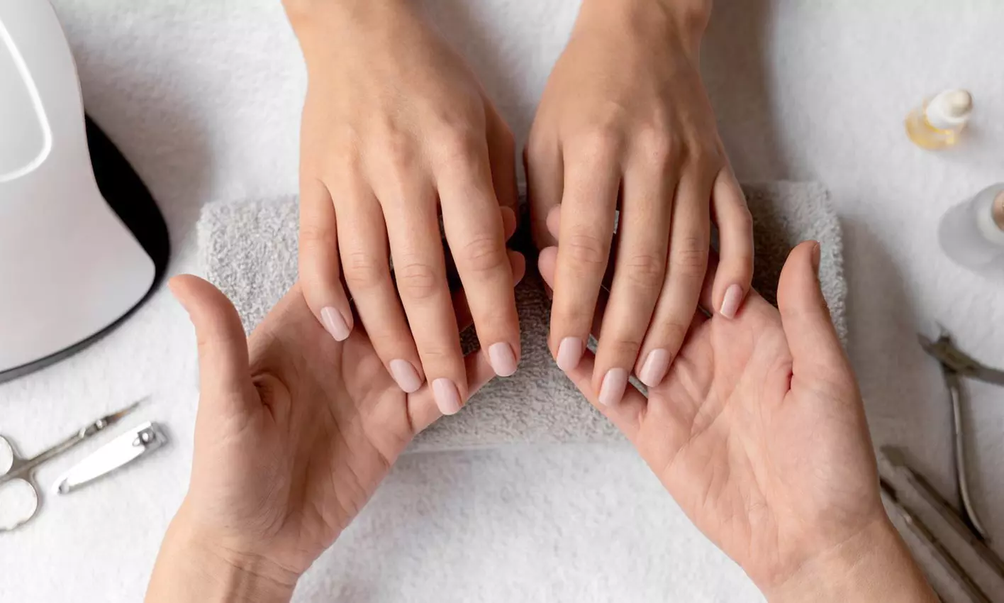 Manicura, pedicura o manipedi con esmalte normal o semipermanente