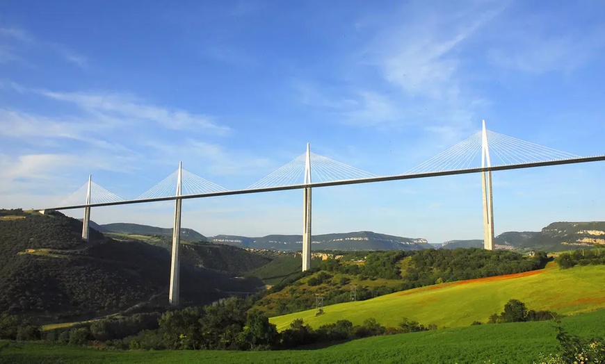 Image 2: Proche Millau : séjour en chambre double, option PDJ et apéritif