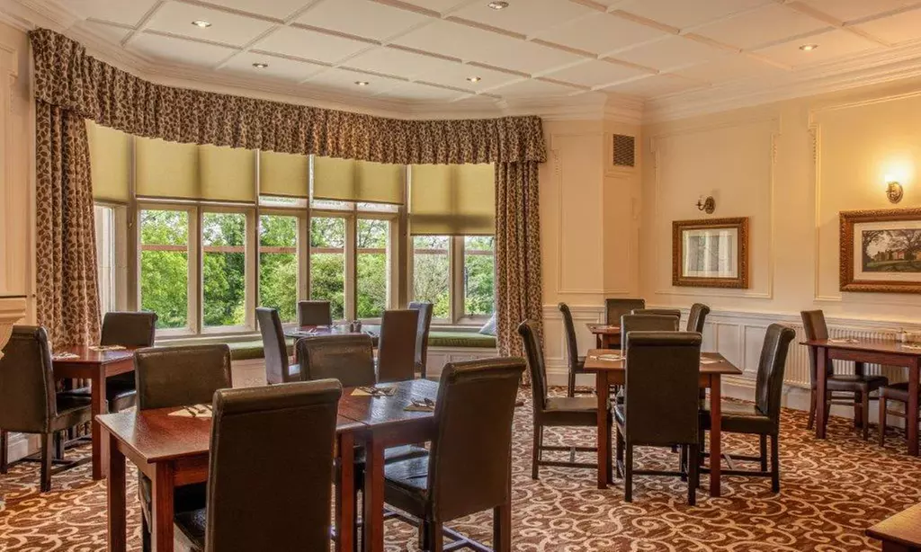 West Yorkshire: 4* Standard Double or Twin Room with Breakfast & Wi-Fi