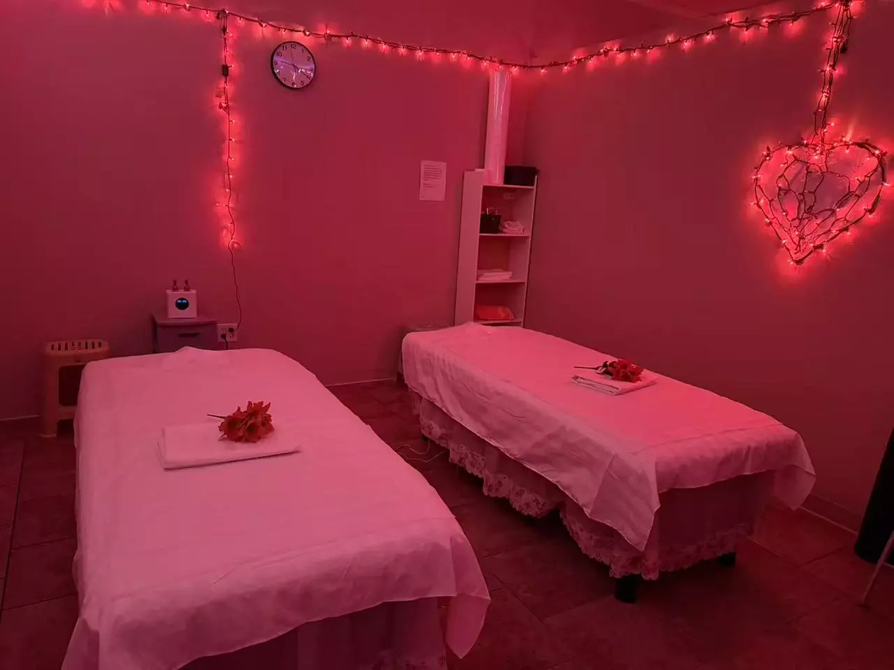 Deep Tissue Massage w/ Hot Stones : 60, 90,/120 Min/3 Sessions(60 Min)