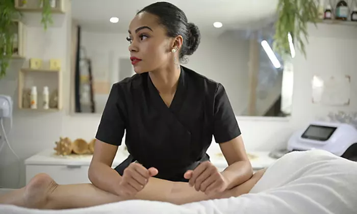 Microshading ou microblading des sourcils avec option à modelage relaxant de 30 min (jusqu'à 36% de remise) - Primary Image